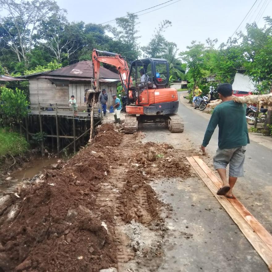 Tingkatkan Infrastruktur Desa, Proyek Siring Sungai Nyi Ratu Desa Tanah Abang Mulai Dilaksanakan